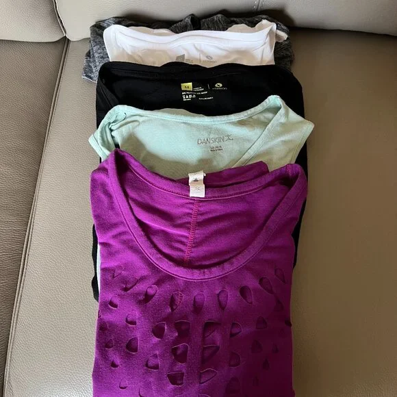 BUNDLE (5) OF WOMEN’S TANK WORKOUT SLEEVELESS TOPS (Medium and Large) - Picture 1 of 10